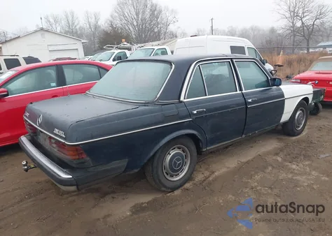 1981 Mercedes-Benz 240 D z USA, uszkodzony, nr VIN WDBAB23A7BB232079